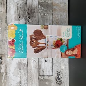 The Pioneer Woman 6 Piece Wood Tool Set with Utensil Crock.